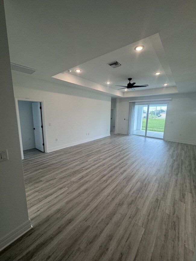 Building Photo - 1724 NW 24th Ave