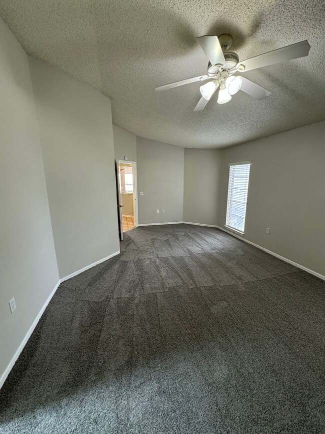Building Photo - NICE 3 BEDROOM FEATURING WOOD VINYL PLANK ...