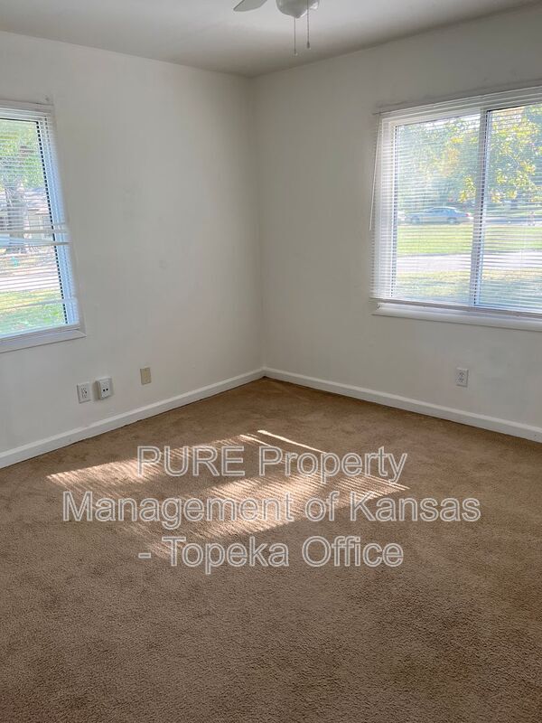 Building Photo - 3643 SW Clare Ave