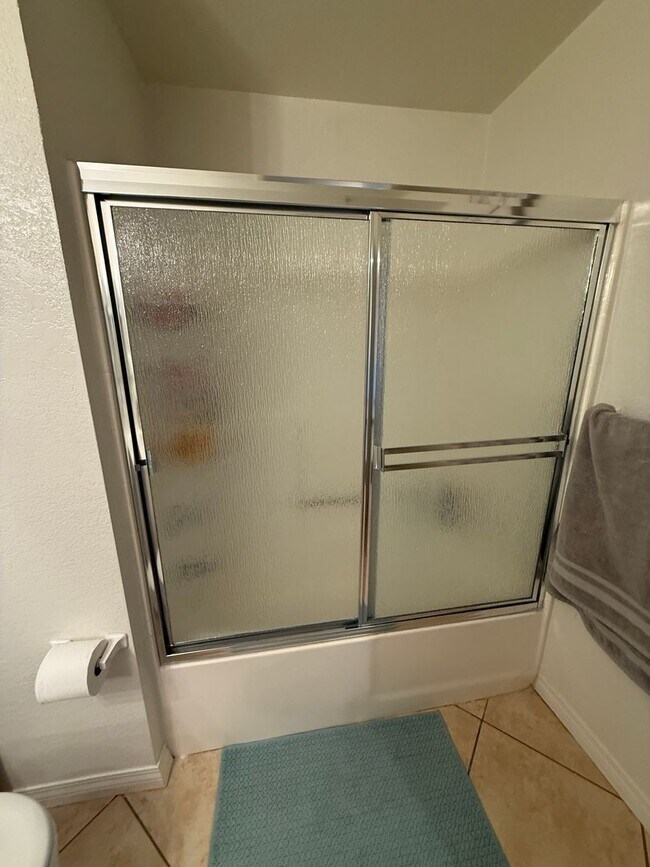 Building Photo - Downstairs Condo Located in the Gated Community of Las Palmas