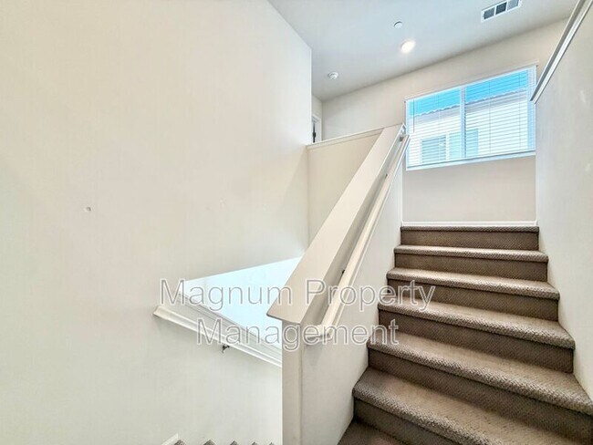 Building Photo - 36330 Albus Ave