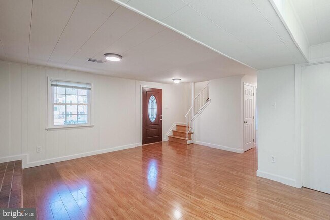 Building Photo - 13715 Smallwood Ct