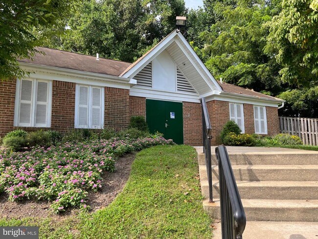 Building Photo - 14104 Valleyfield Dr