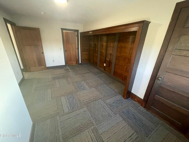 Building Photo - 34 William St