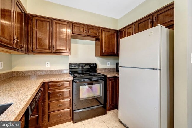Building Photo - 5964 Norham Dr