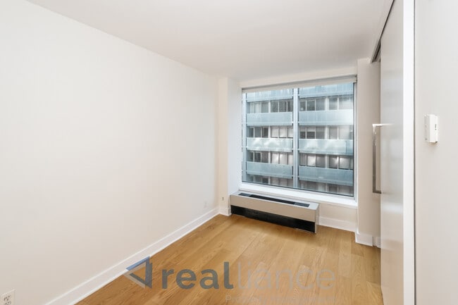 Building Photo - 1101 3rd St SW