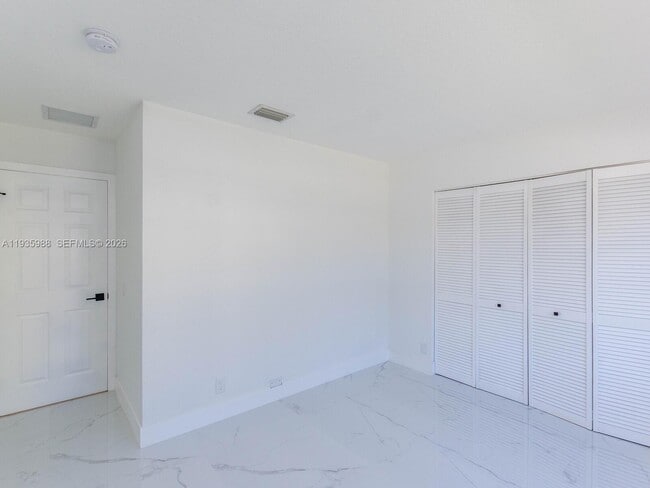 Building Photo - 381 Cameron Dr