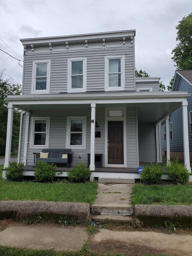 Building Photo - 1225 N 32nd St