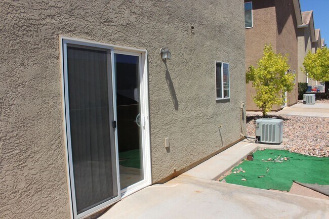 Building Photo - Fox Cove Unit