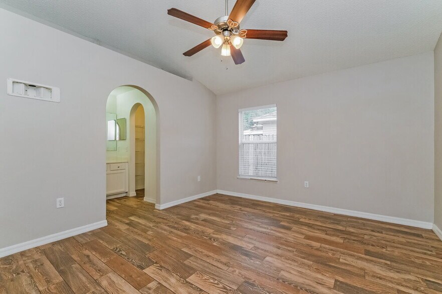 Building Photo - 13719 Gentle Woods Ave