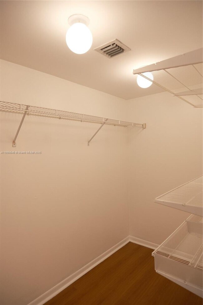 Building Photo - 2756 Day Ave