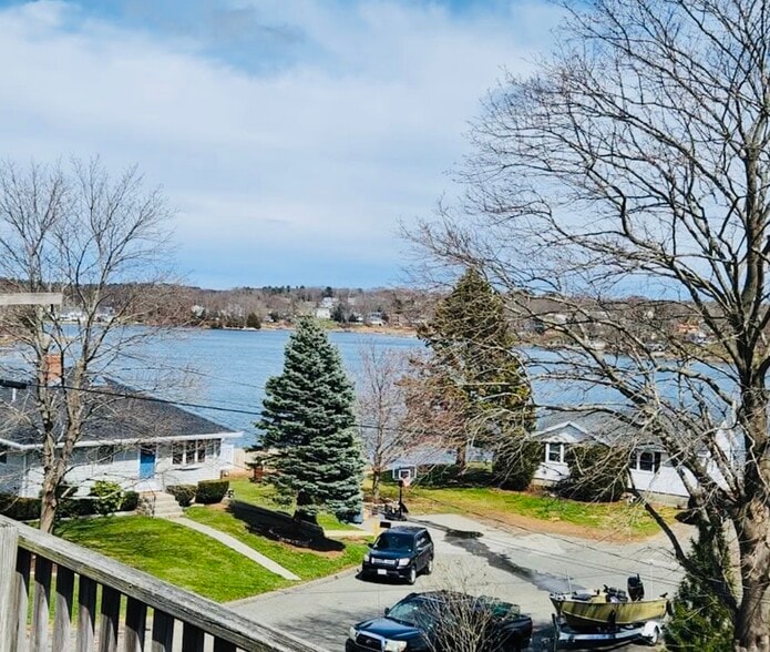 Building Photo - 5 Rose Ln