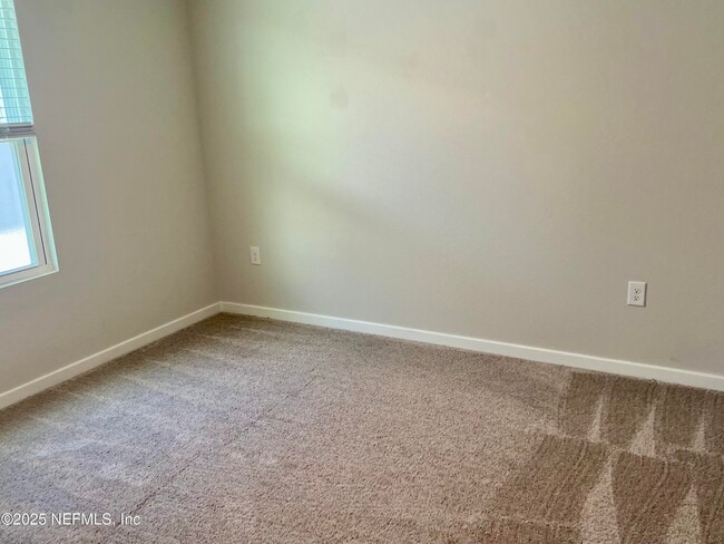 Building Photo - 14750 Cashew Ave