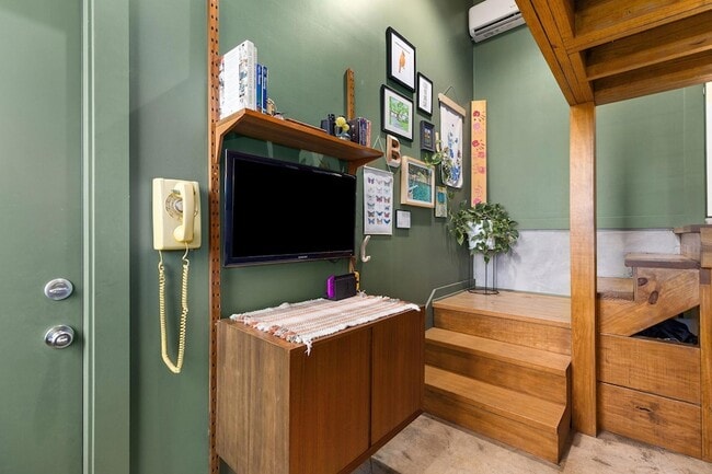 Building Photo - 326 Tahitian Dr