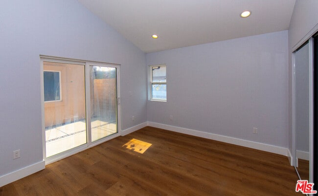 Building Photo - 2208 S Harcourt Ave