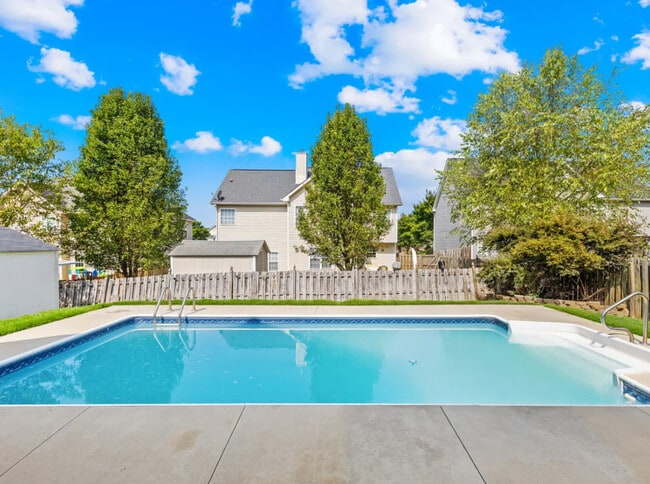 Building Photo - 135 Elba Dr