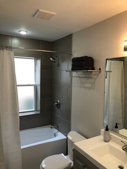 Building Photo - 9425 S Indiana Ave