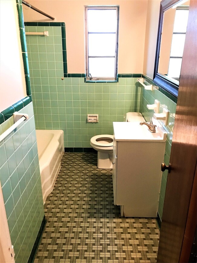 Building Photo - 1174 Rosedale Dr