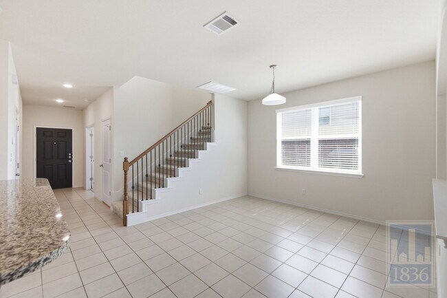 Building Photo - 729 Manzano Ln