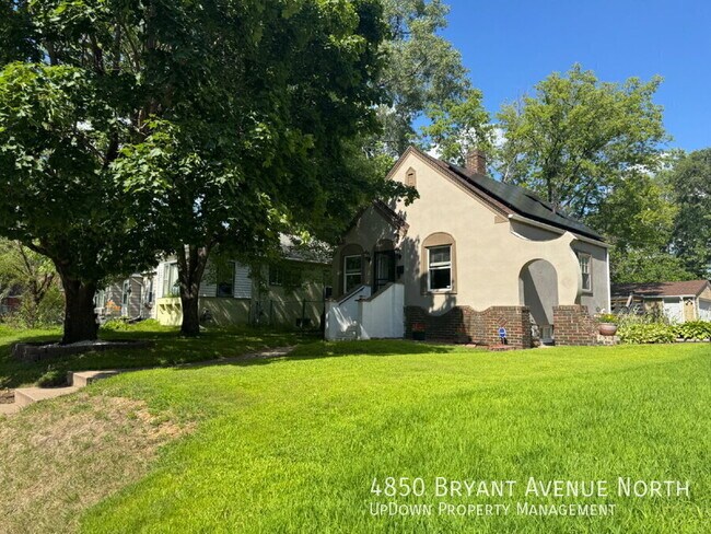 Building Photo - 4850 N Bryant Ave