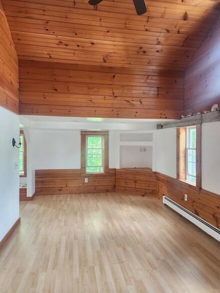 Building Photo - 92 Main St