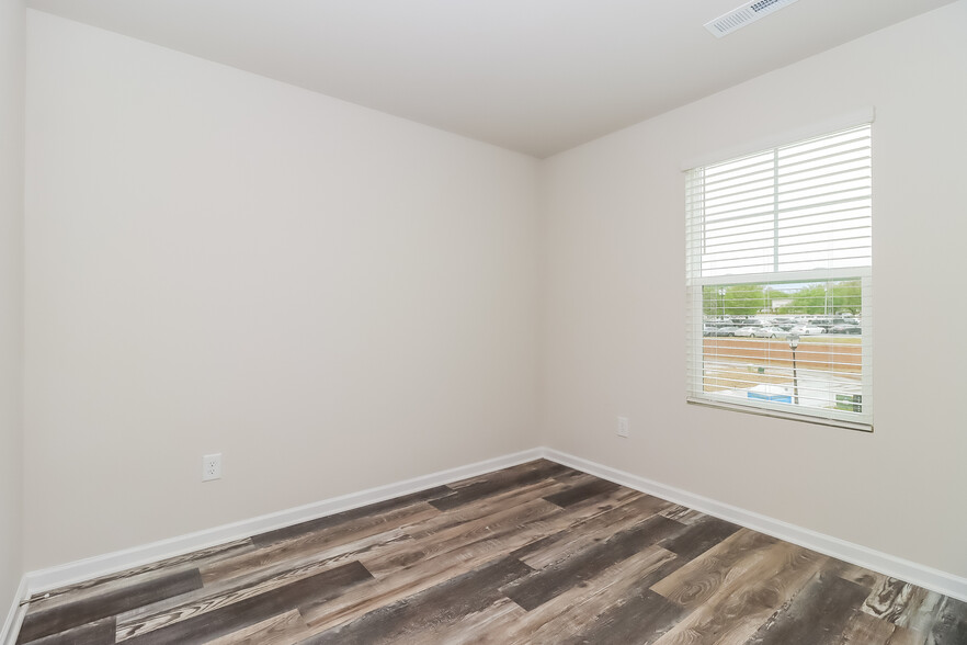 Building Photo - 104 Dogwood Village Trl