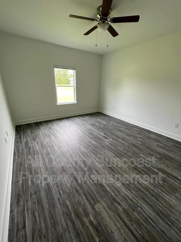 Building Photo - 340 Melrose Dr