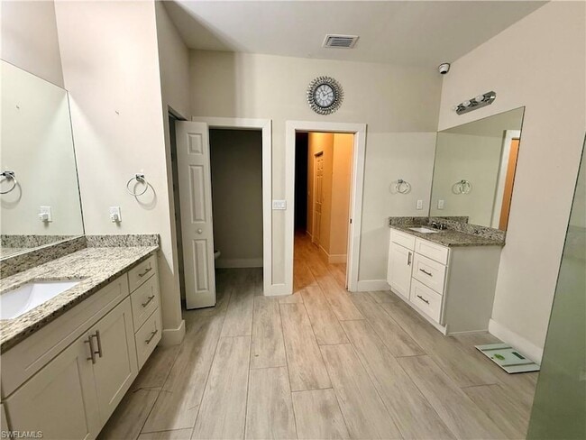 Building Photo - 5560 Belrose St