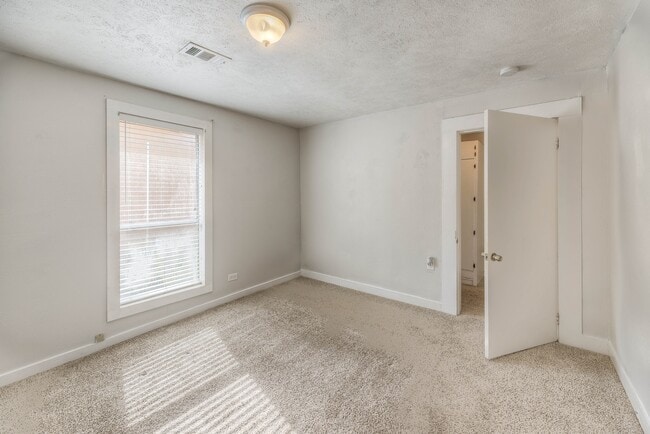 Building Photo - 204 S Pitzer St