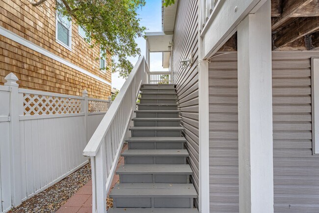 Building Photo - Live Close To The Beach