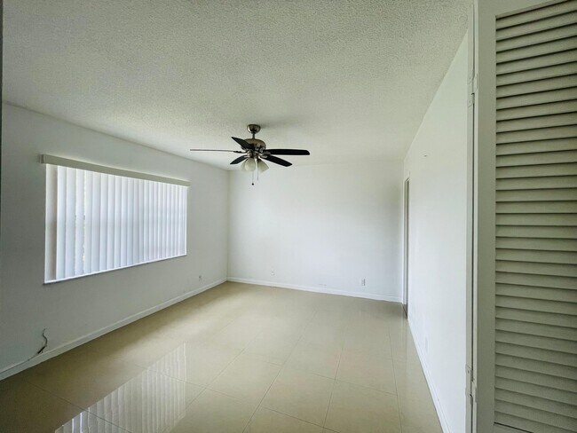 Building Photo - 6300 S Falls Cir Dr