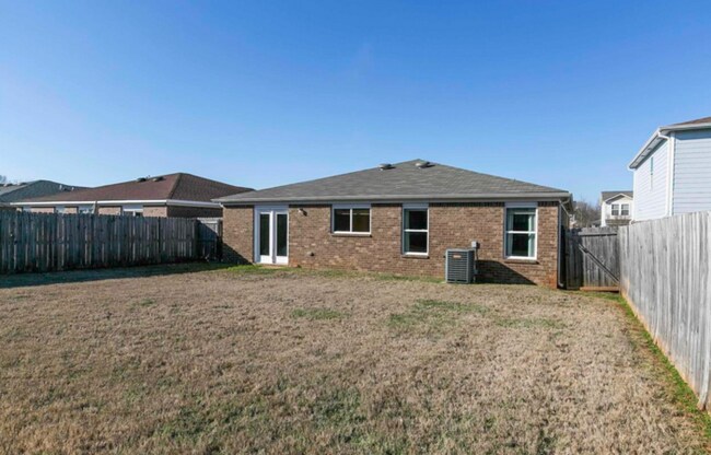 Building Photo - Fabulous home with FENCED YARD