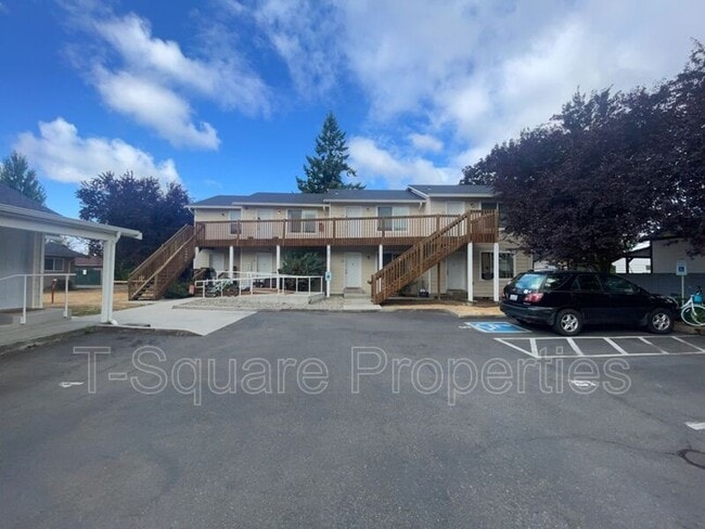 Building Photo - 717 Cedar Ave