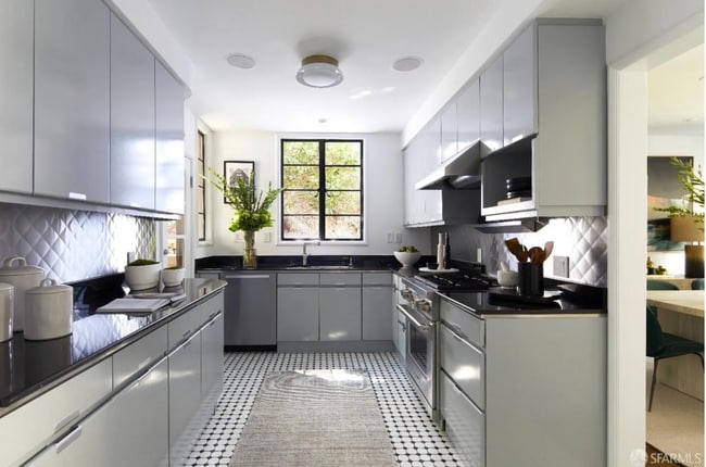 Building Photo - 2211 Leavenworth St