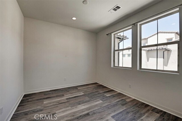 Building Photo - 39 Prominence