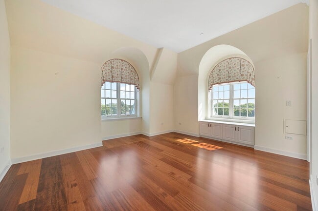 Building Photo - 50 N Plum Grove Rd