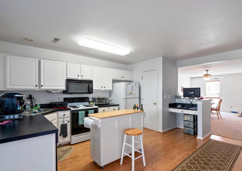 Building Photo - 43036 Demerrit St