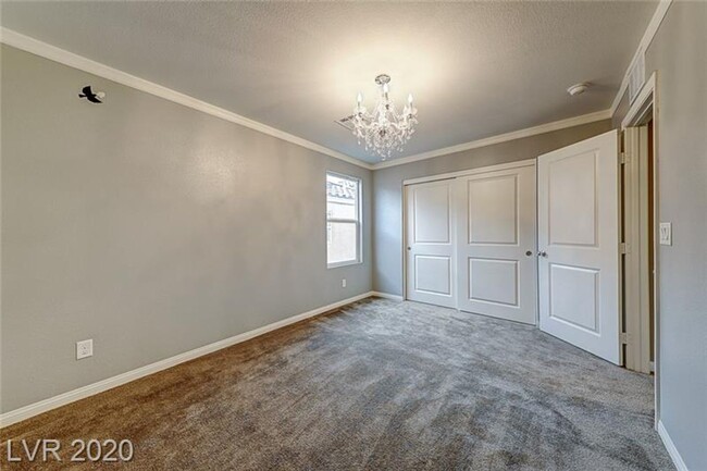 Building Photo - Northwest 4 bedroom!