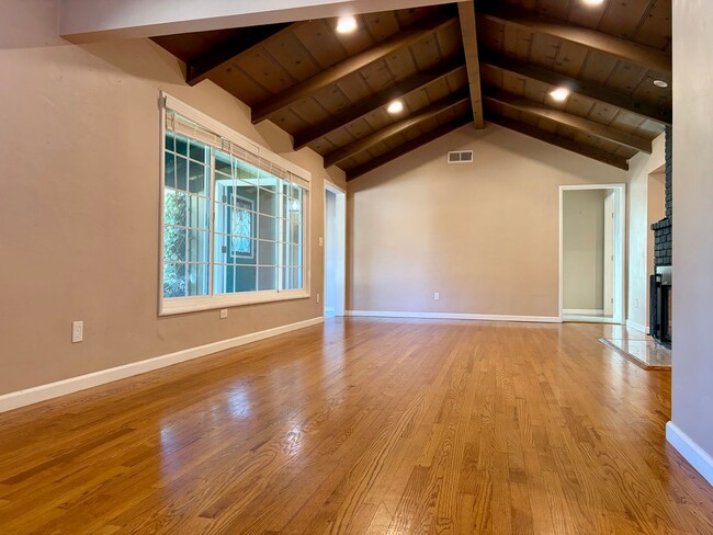 Building Photo - 2 Bedroom home, plus ADU, in Little Pocket