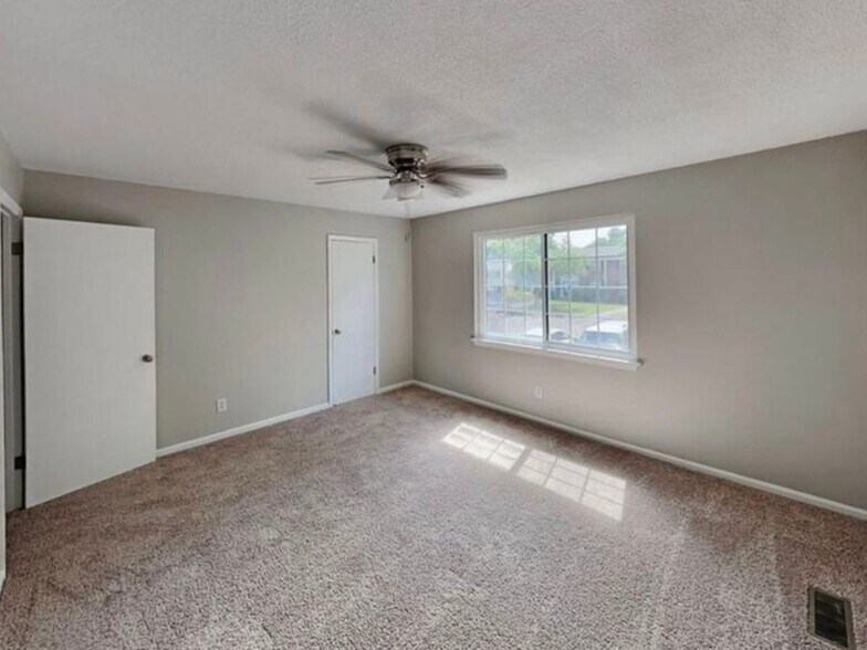 Building Photo - 1002 Willow Dr