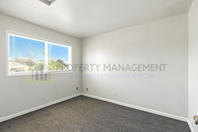 Building Photo - 15th Ave_4Plex