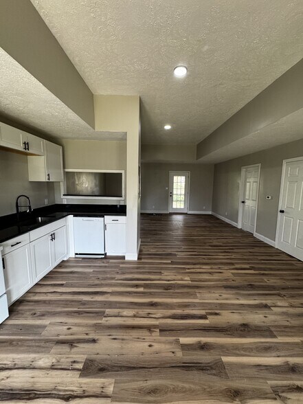 Building Photo - 118 Bank St