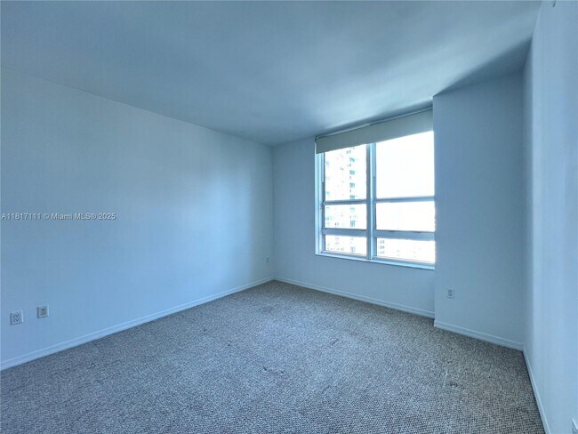 Building Photo - 951 Brickell Ave