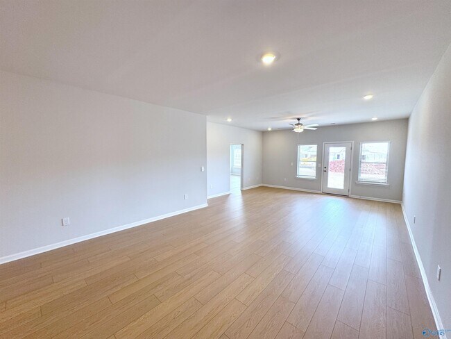 Building Photo - 161 Little Britain St