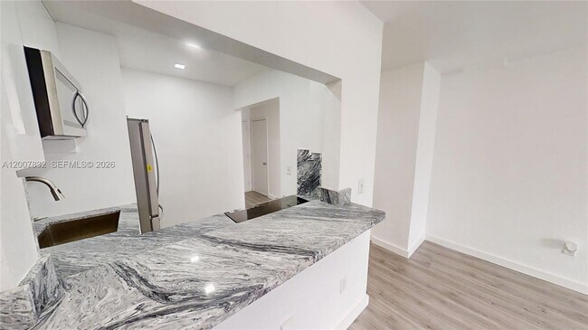 Building Photo - 1441 Lincoln Rd