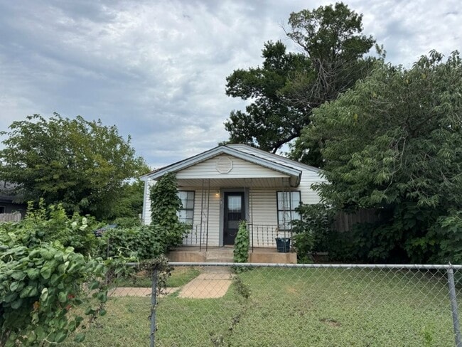Primary Photo - 2 bed 1 bath home for rent near 59th betwe...