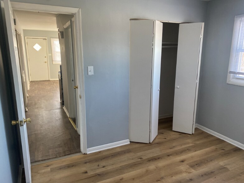 Building Photo - 444 W Hickory St