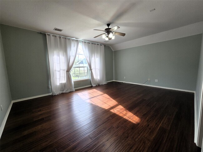 Building Photo - 4911 Russett Ln