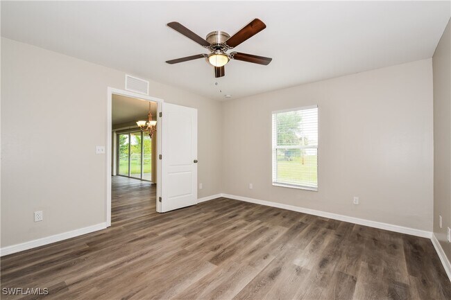 Building Photo - 2405 NW Juanita Pl