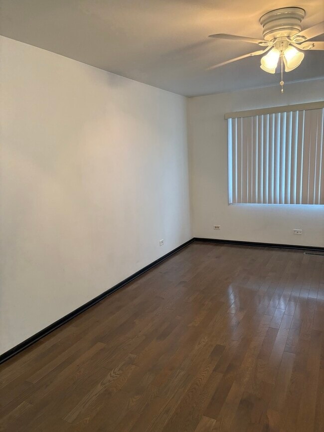 Building Photo - 109 Paramount Dr